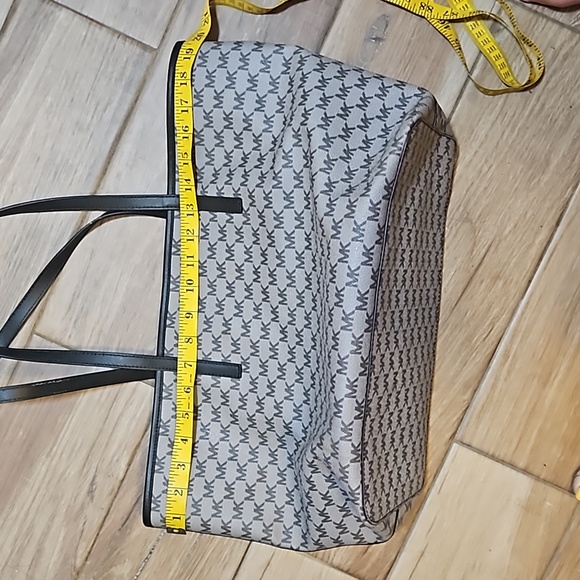 Michael Kohrs purse/tote  11X20 - Picture 4 of 6